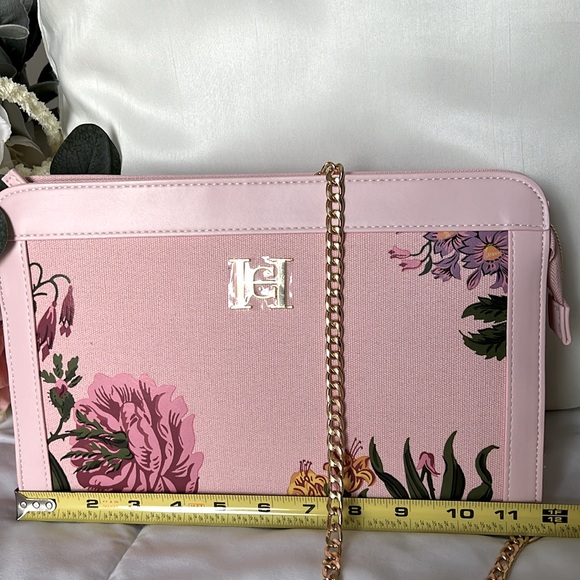 New👛✨💖Carolina Herrera Pink Floral Designer Clutch with Gold Chain Strap - Picture 9 of 16